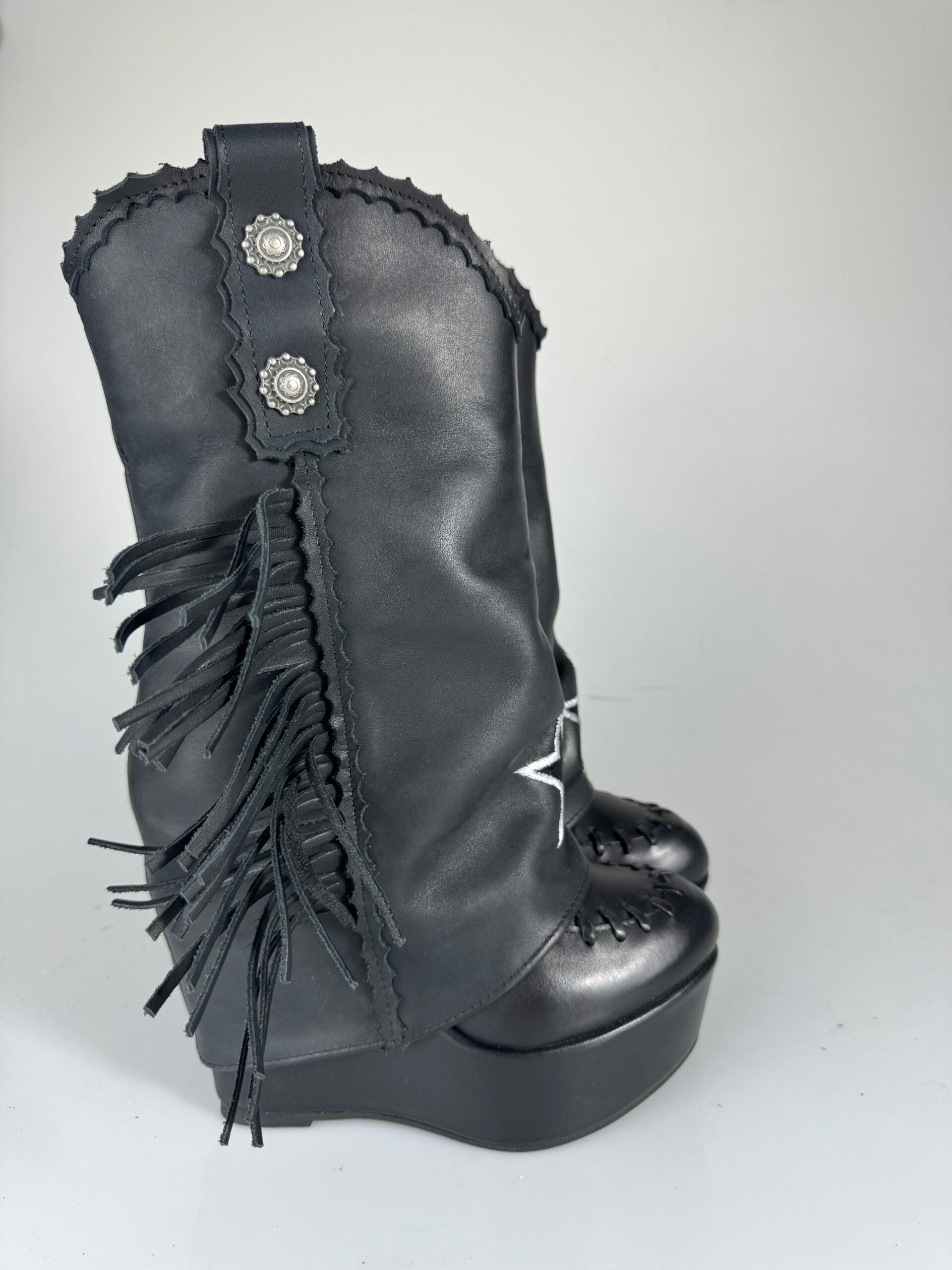 Carmensita Euphoria mid black leather closed tip