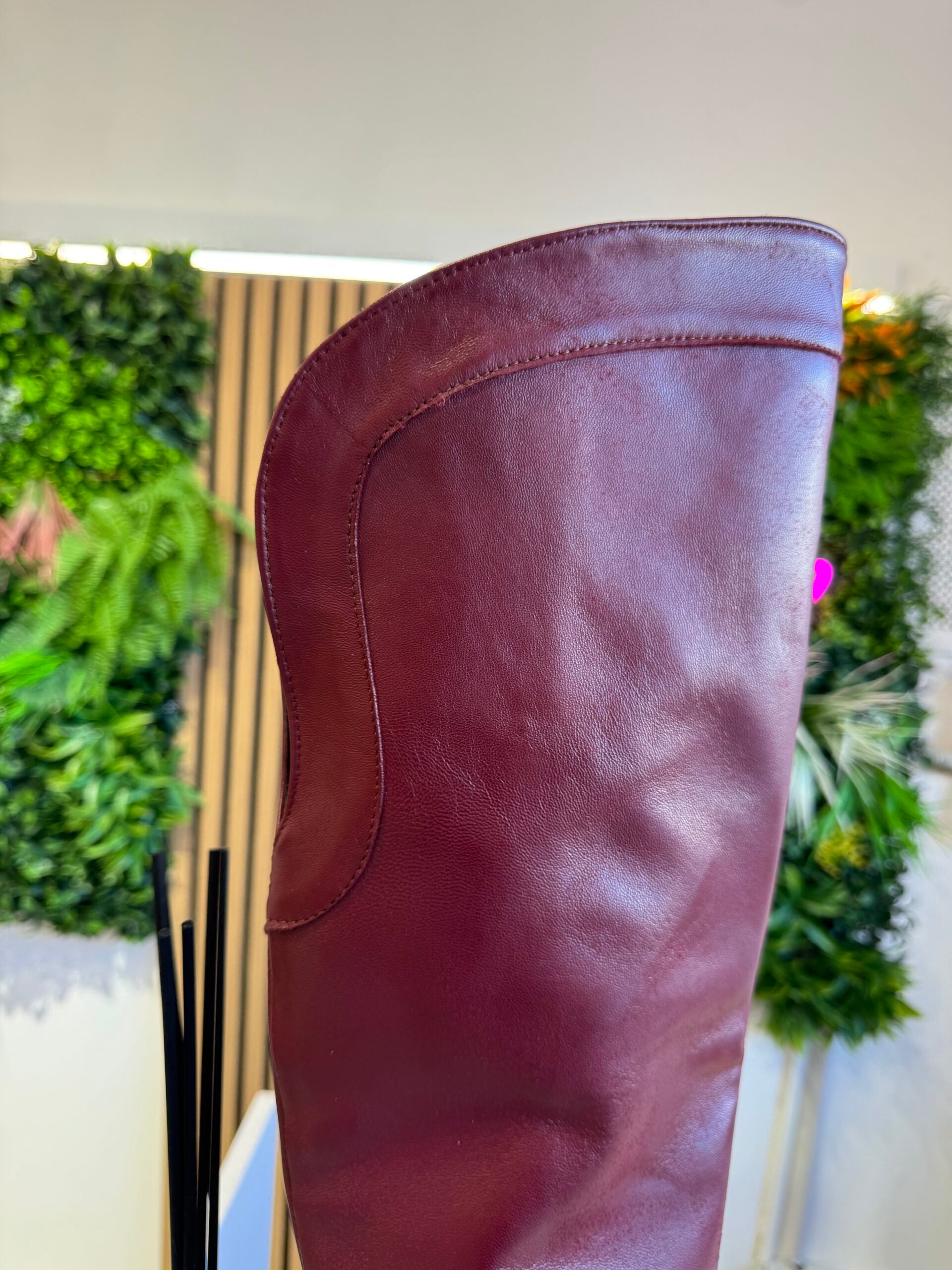 Furia Flaminia wine-colored skin