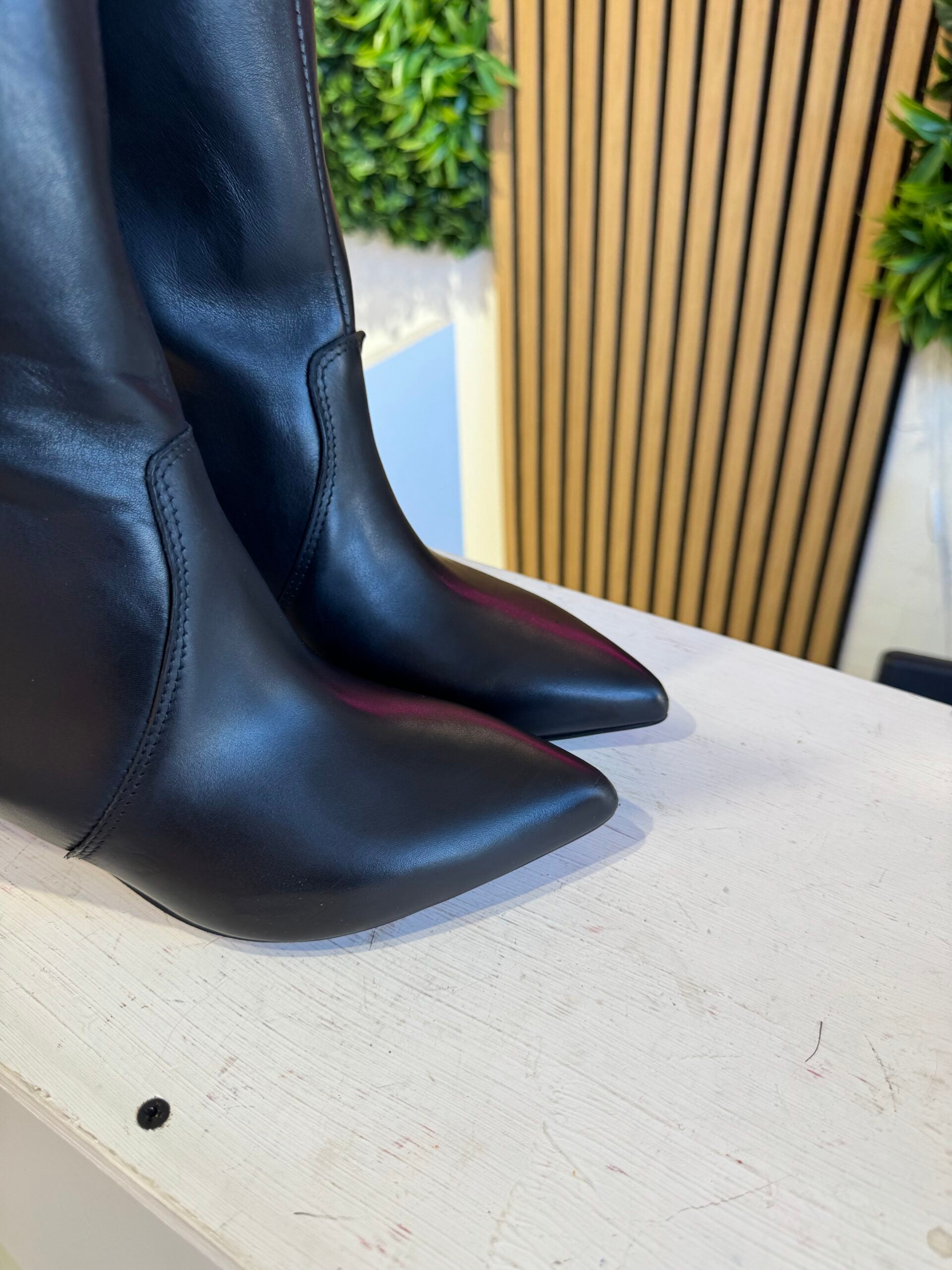 Furia Flaminia black leather