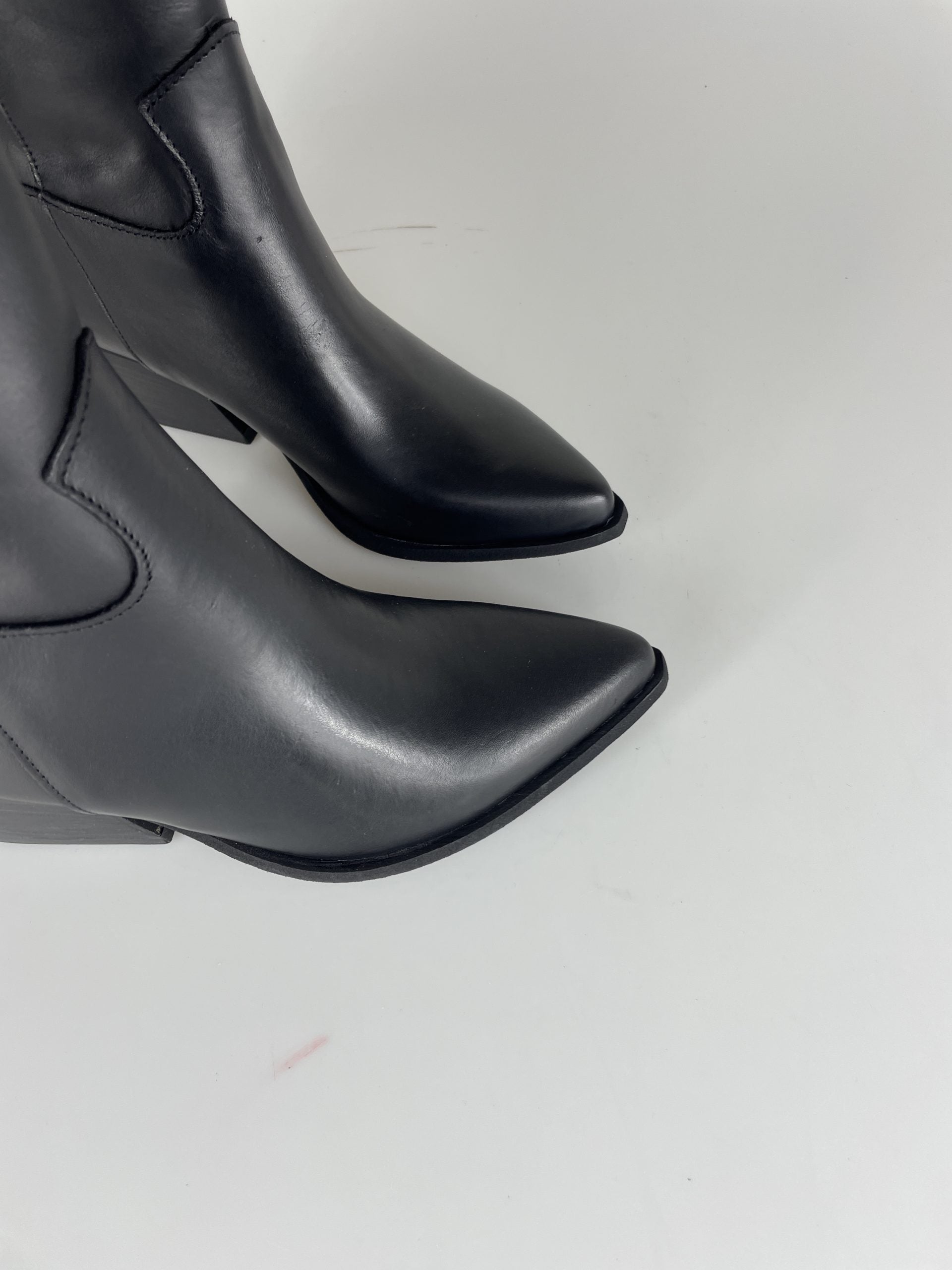 Mara102 cuero negro básico