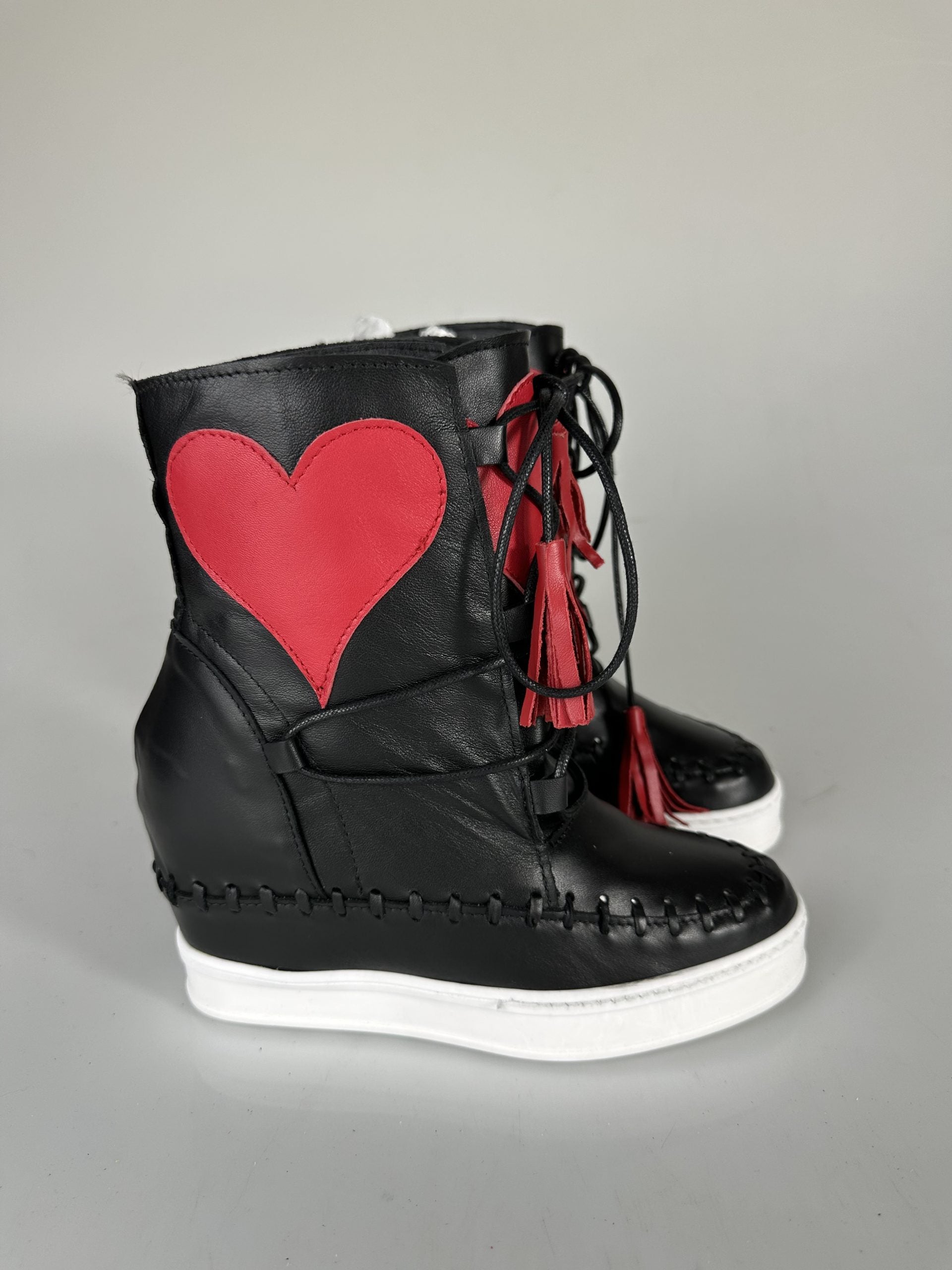 Hearth pelle nero rip. rosso