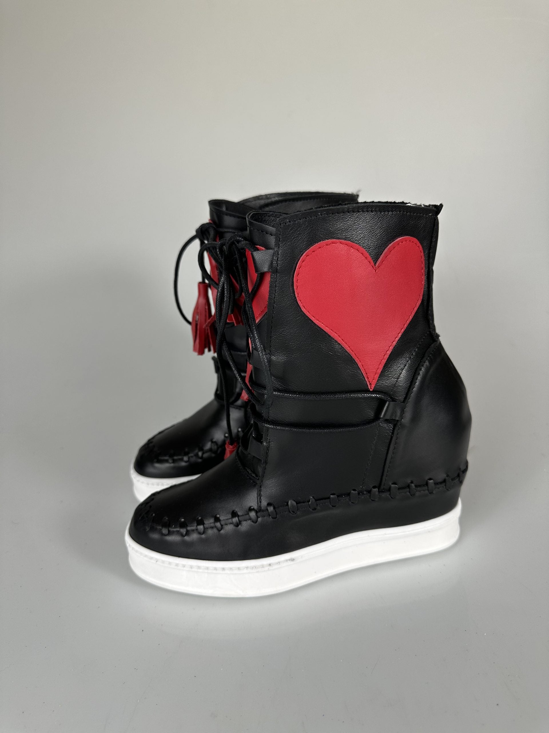 Hearth pelle nero rip. rosso