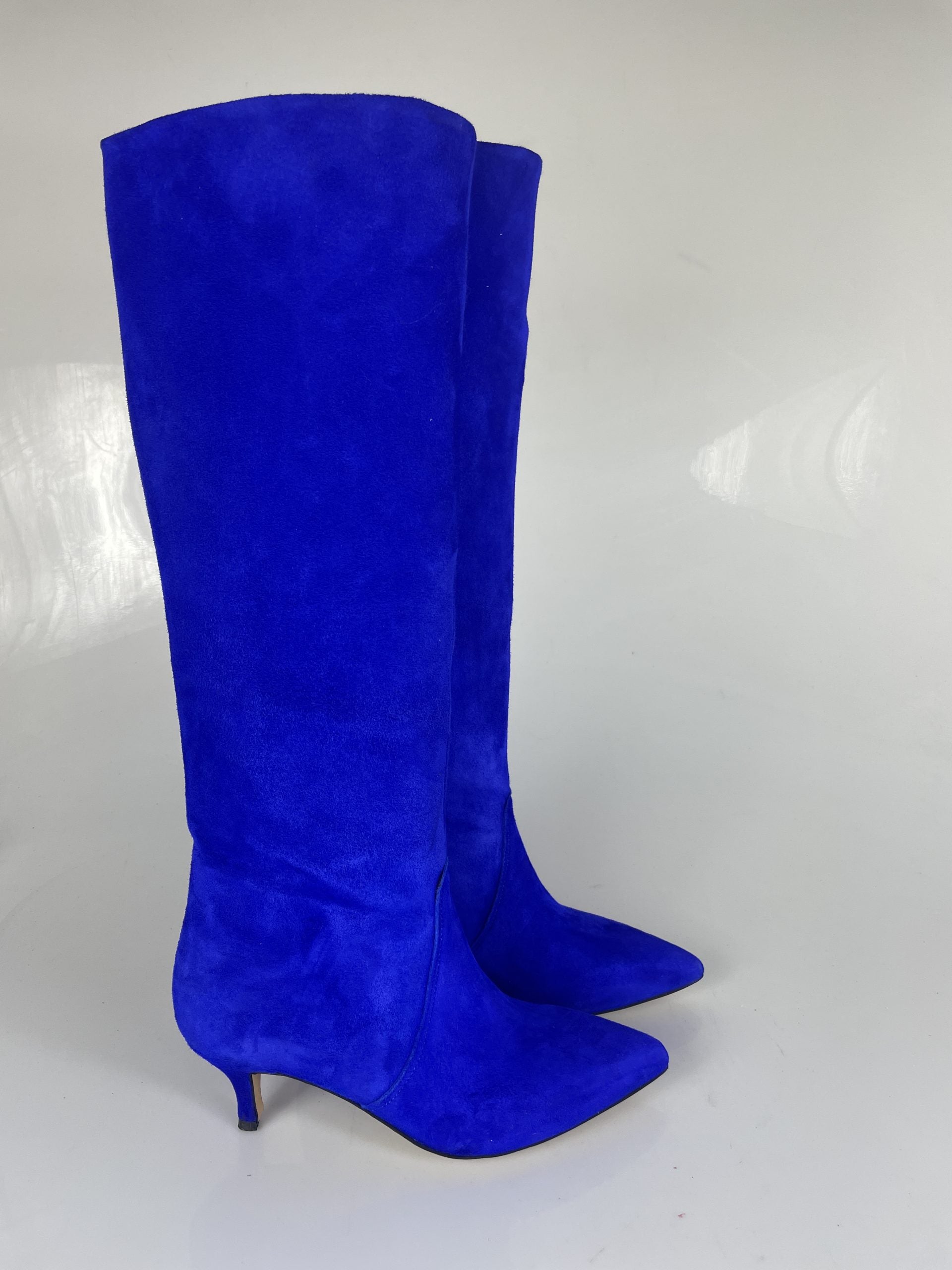Marcus royal suede