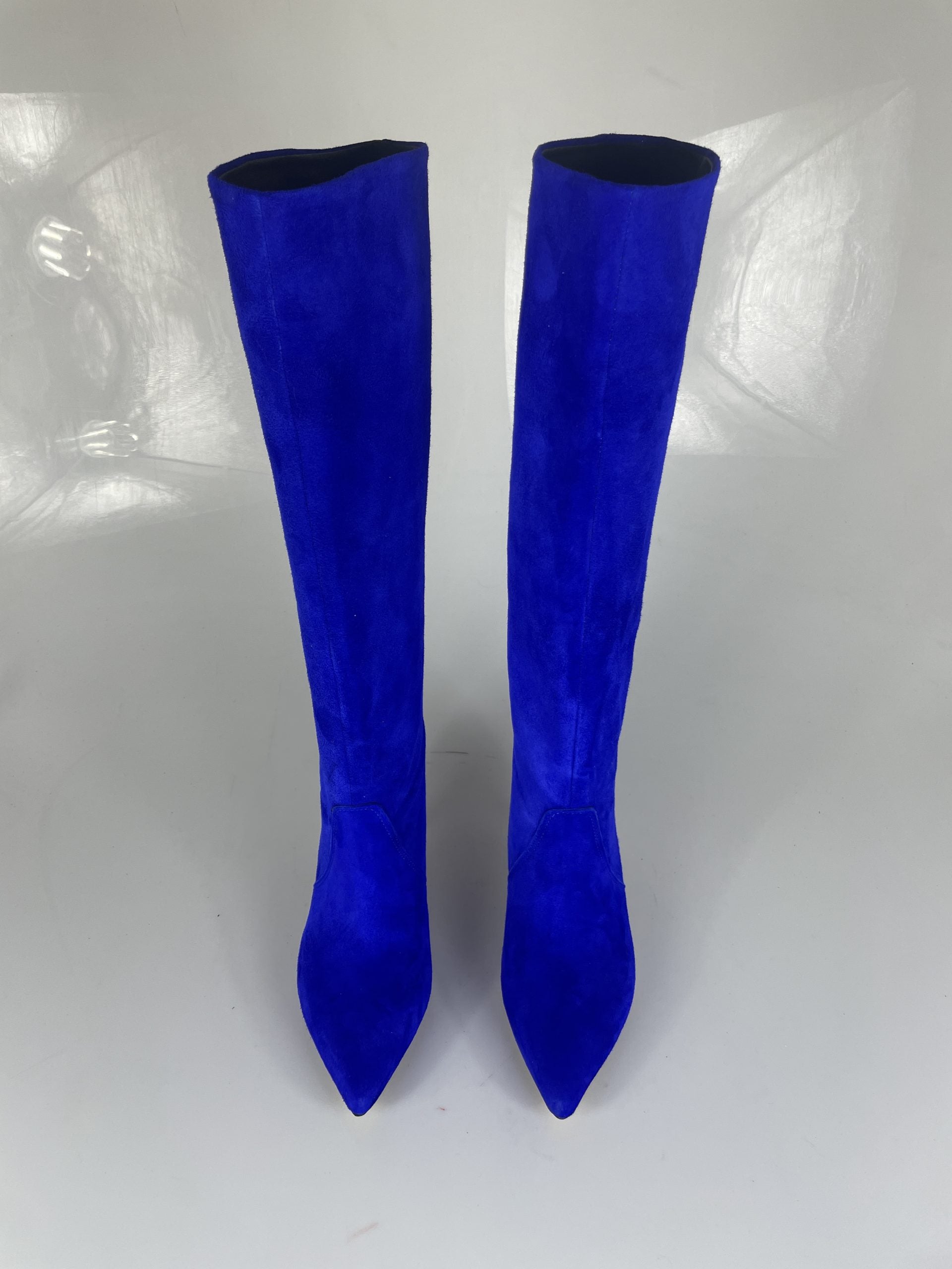 Marcus royal suede