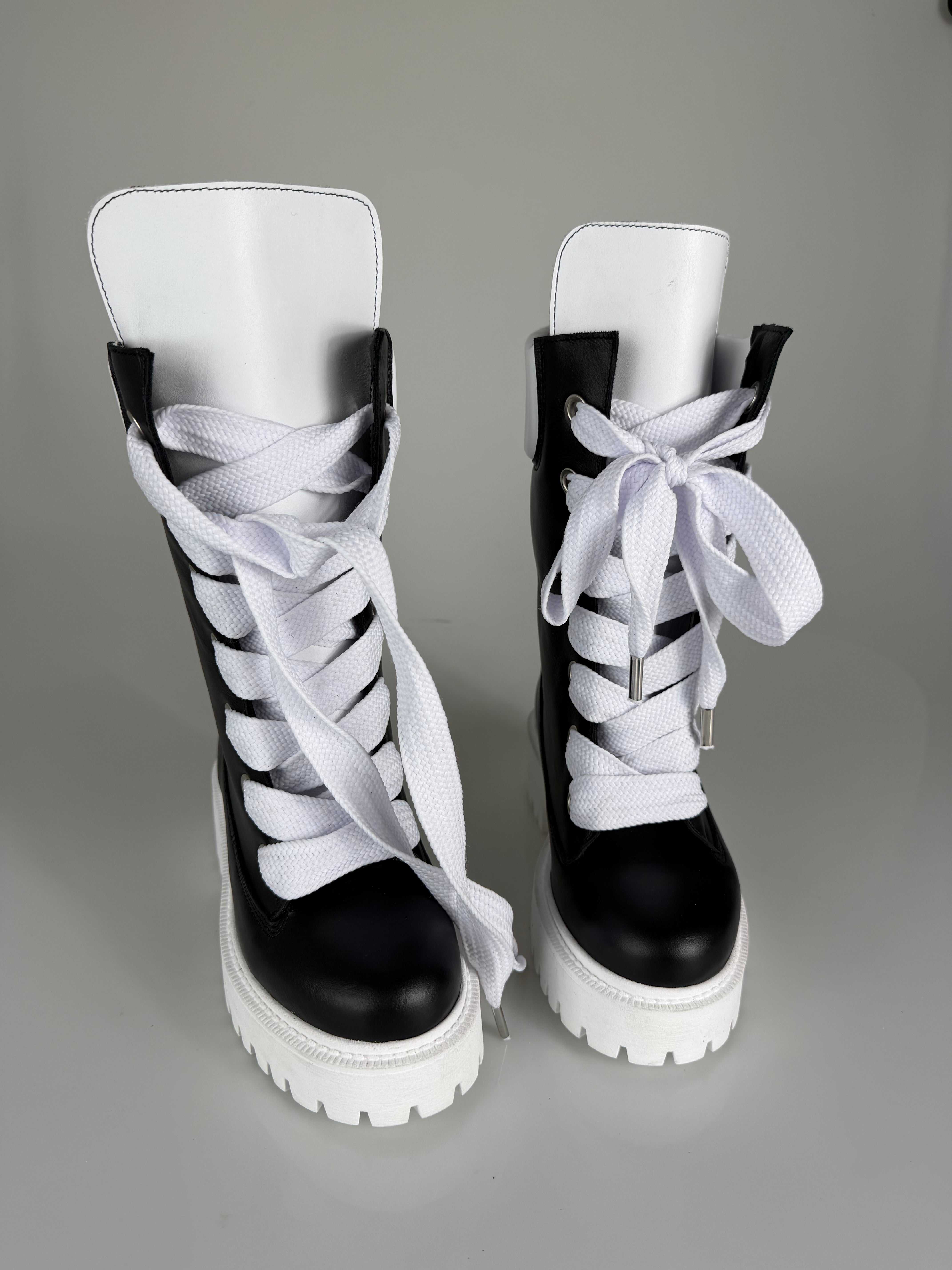 Anfibio ginny Bump pelle nero suola bianca