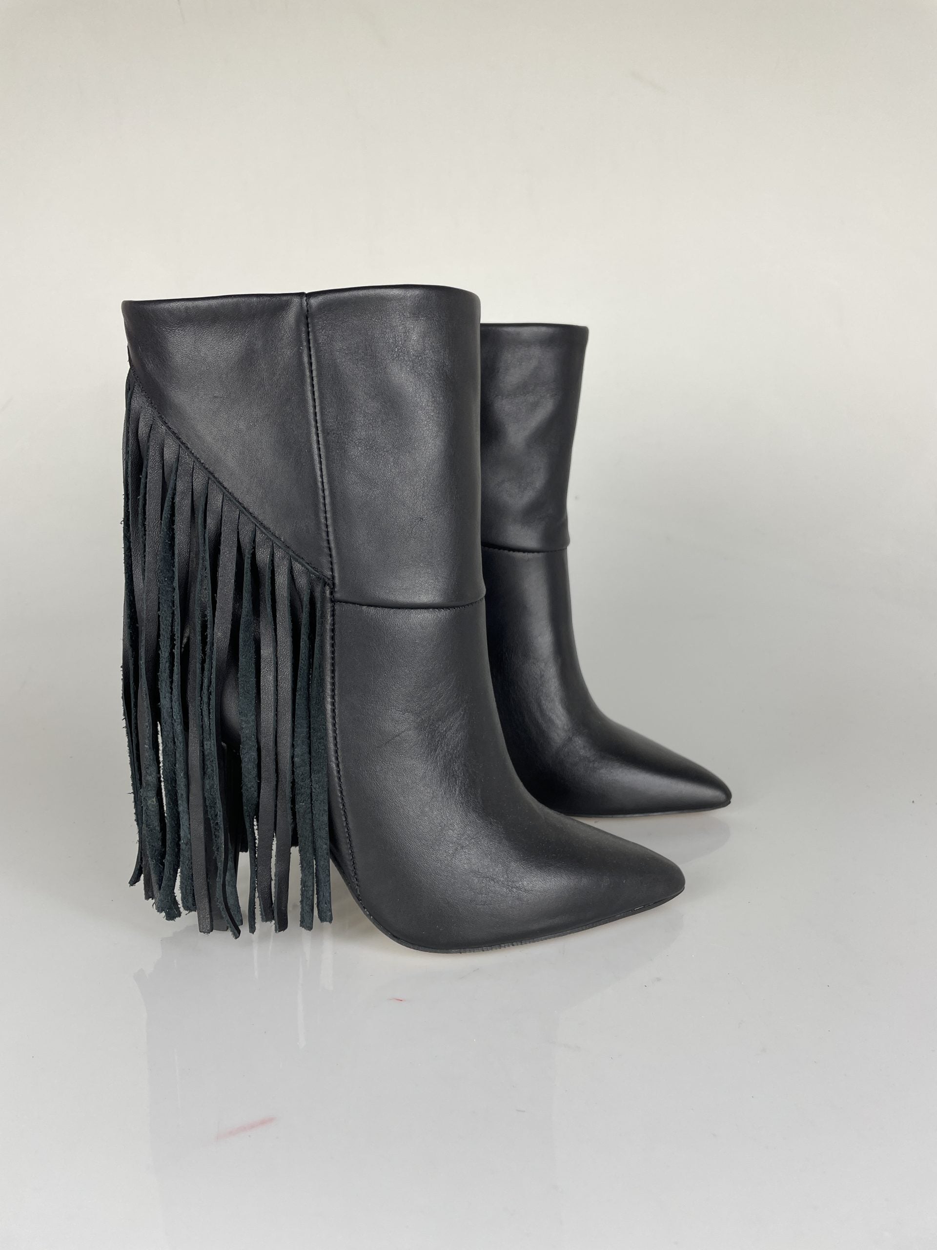 Cesarino black leather