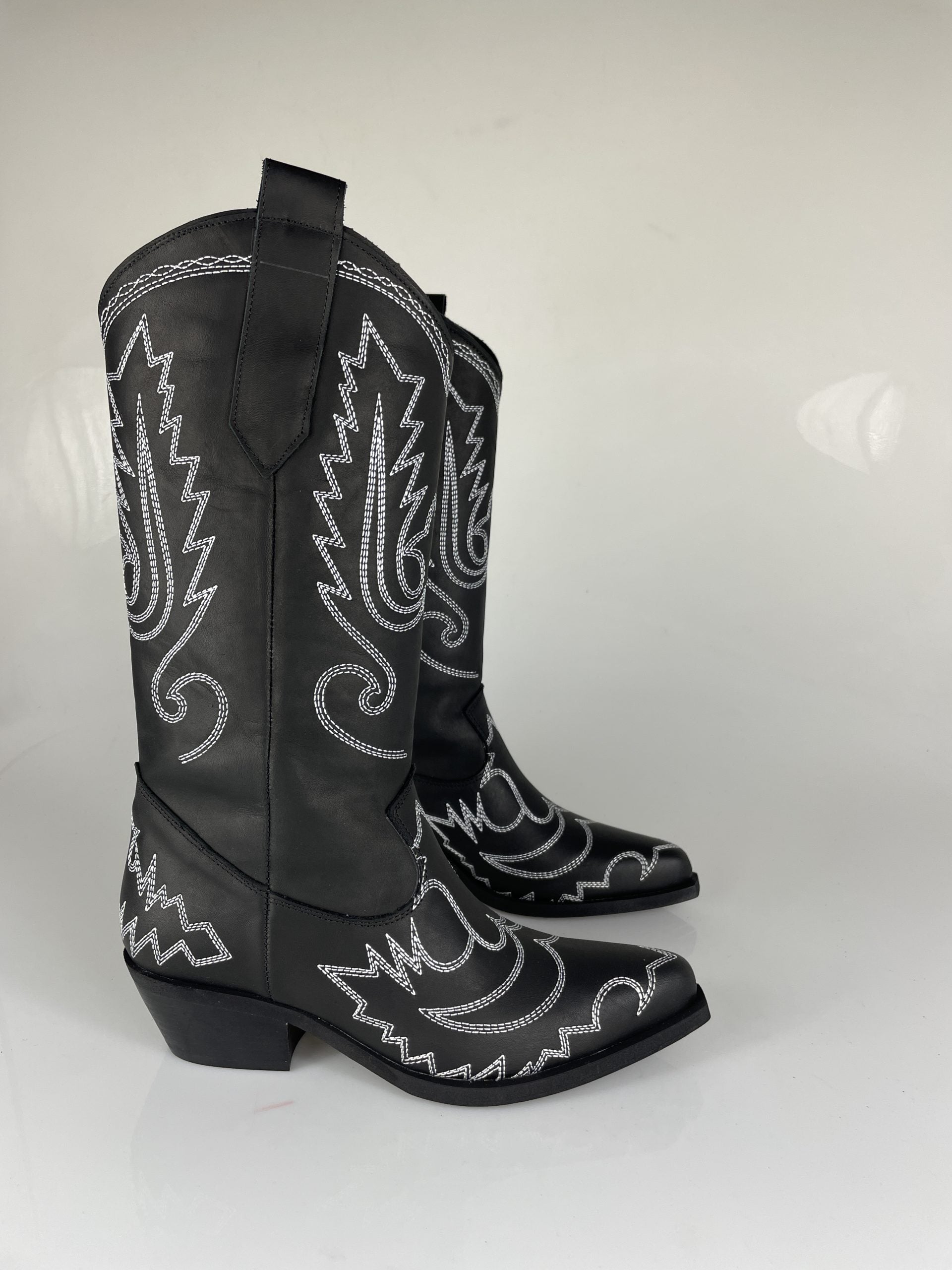 Oldwest75 black leather white embroidery