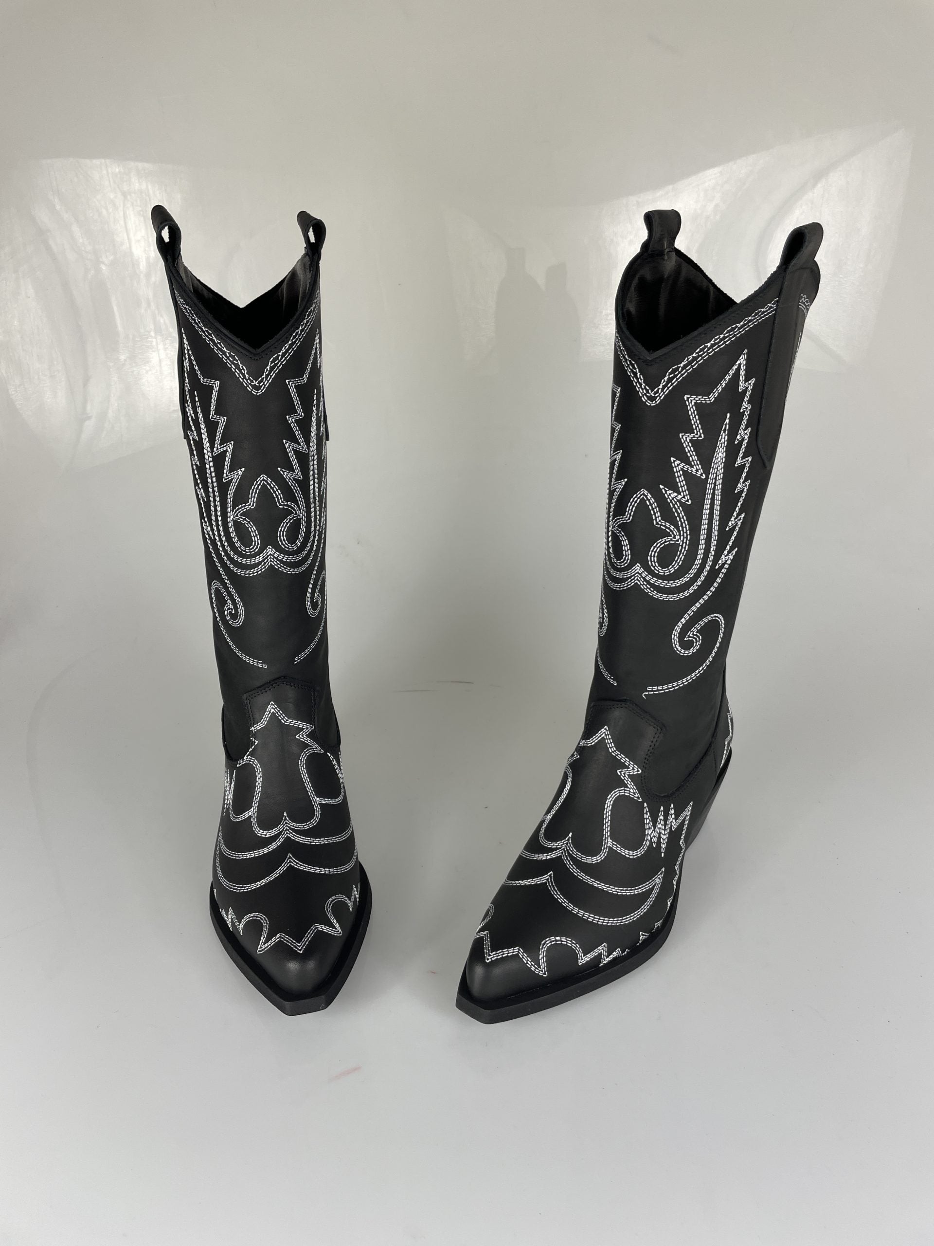 Oldwest75 black leather white embroidery