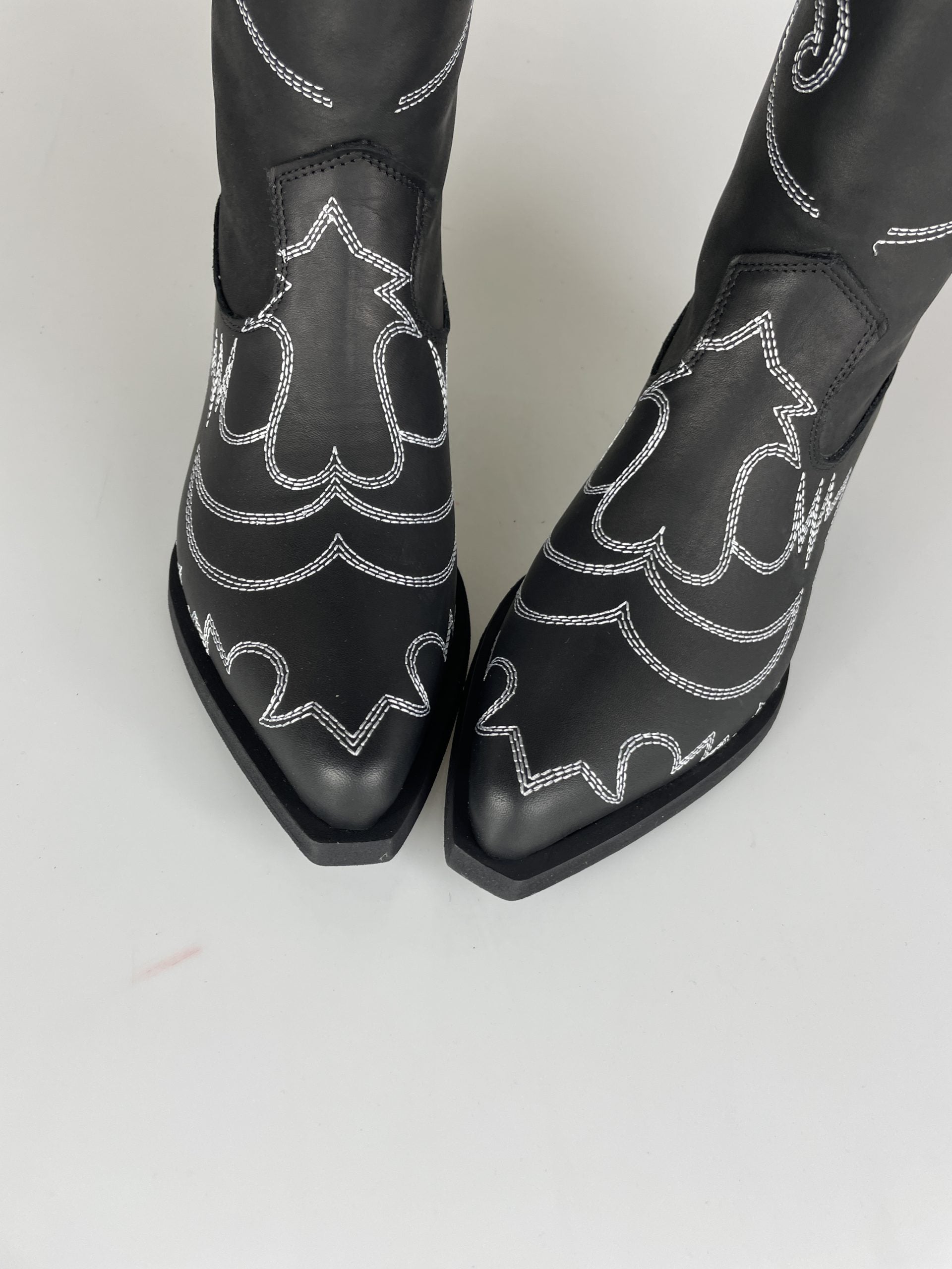 Oldwest75 black leather white embroidery