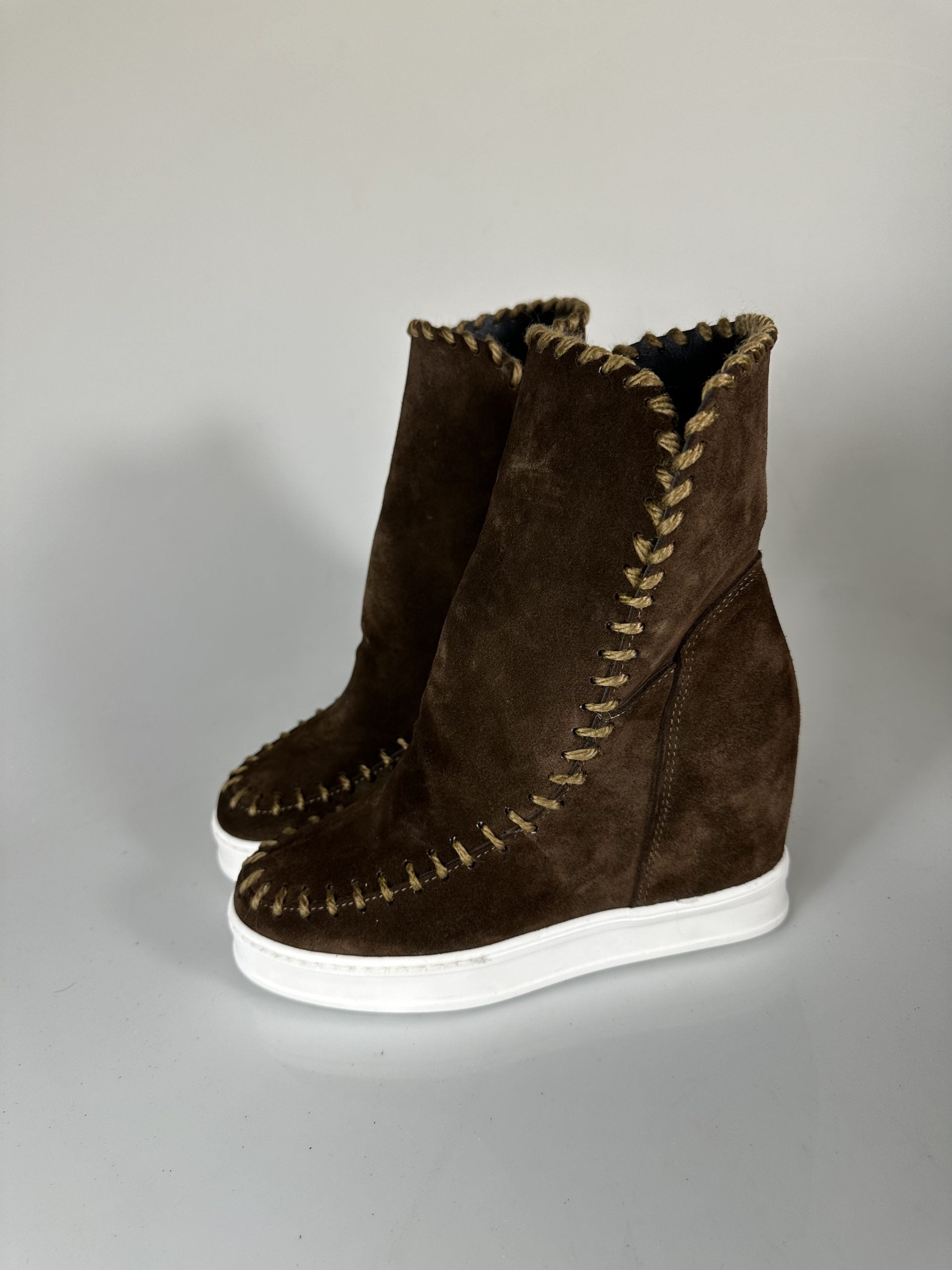 Louu chocolate suede NEW