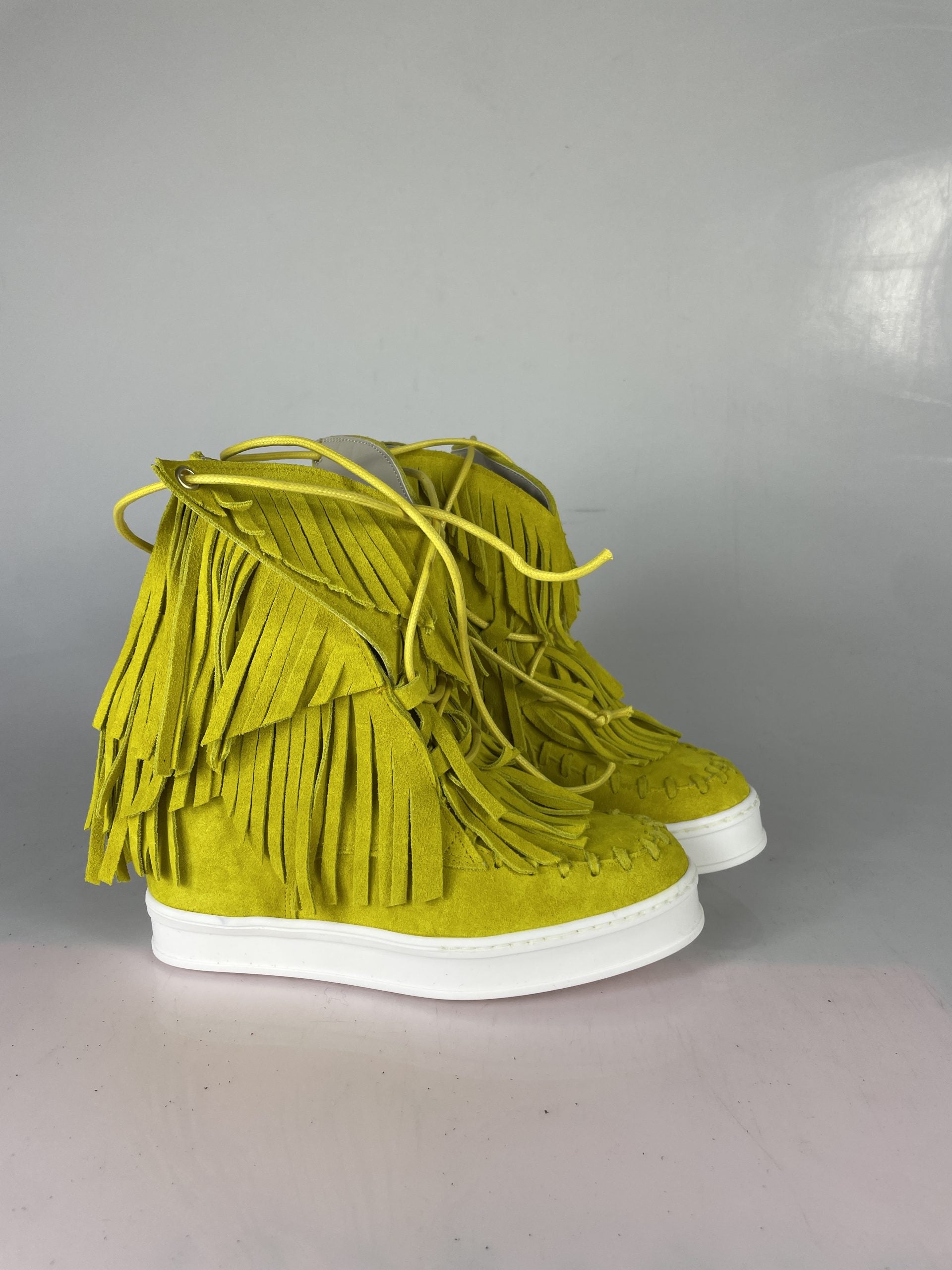 Full up Aquila suede