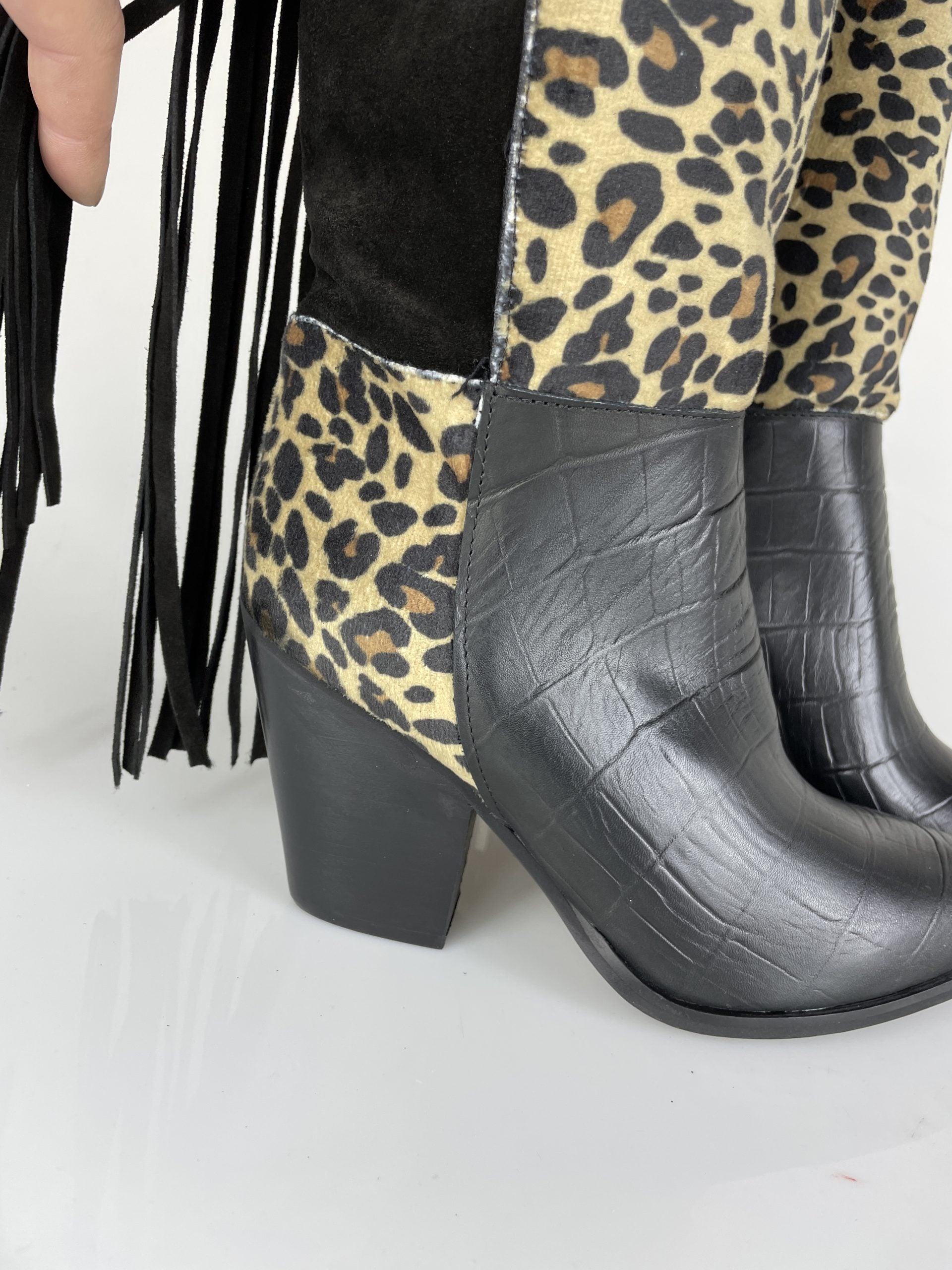 Black spotted Caesar camperos