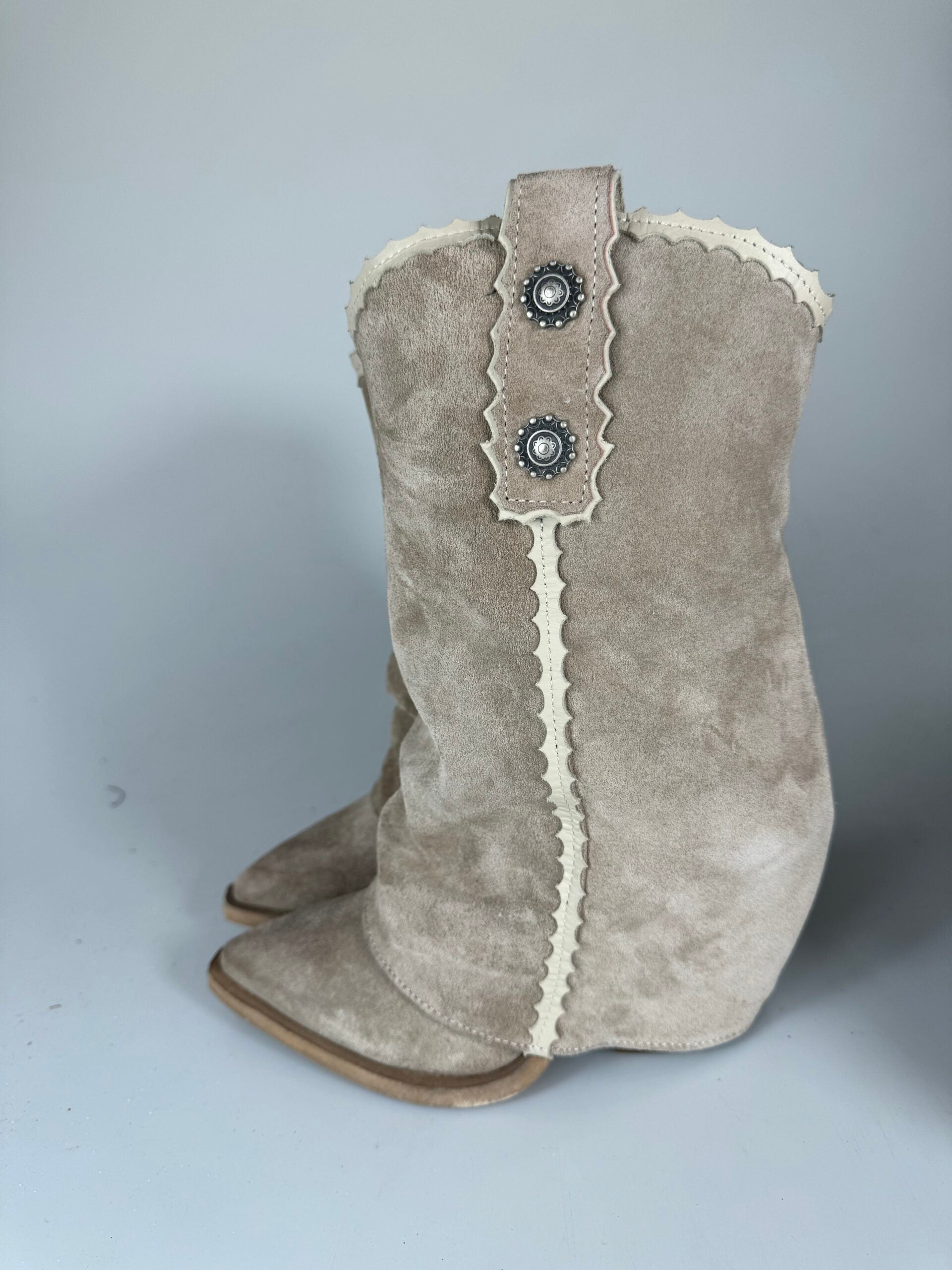 Euphoria MID beige suede