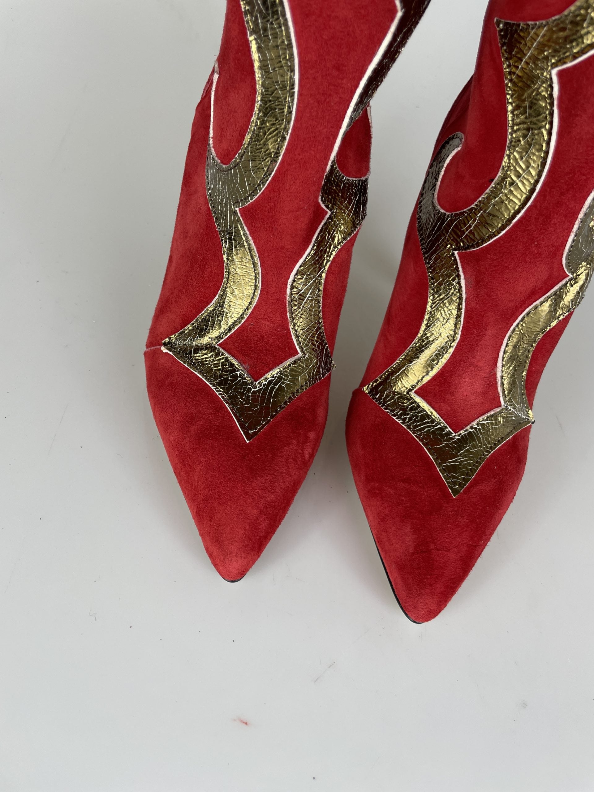 Camilia ante rojo