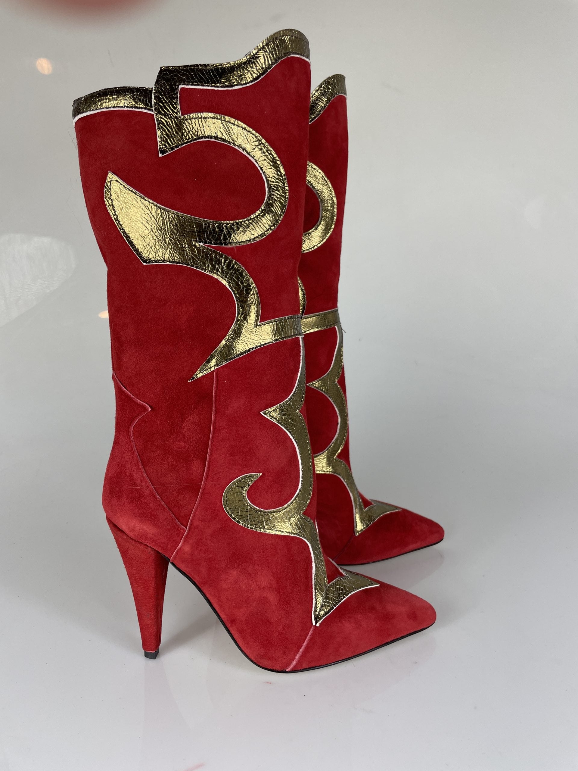 Camilia ante rojo