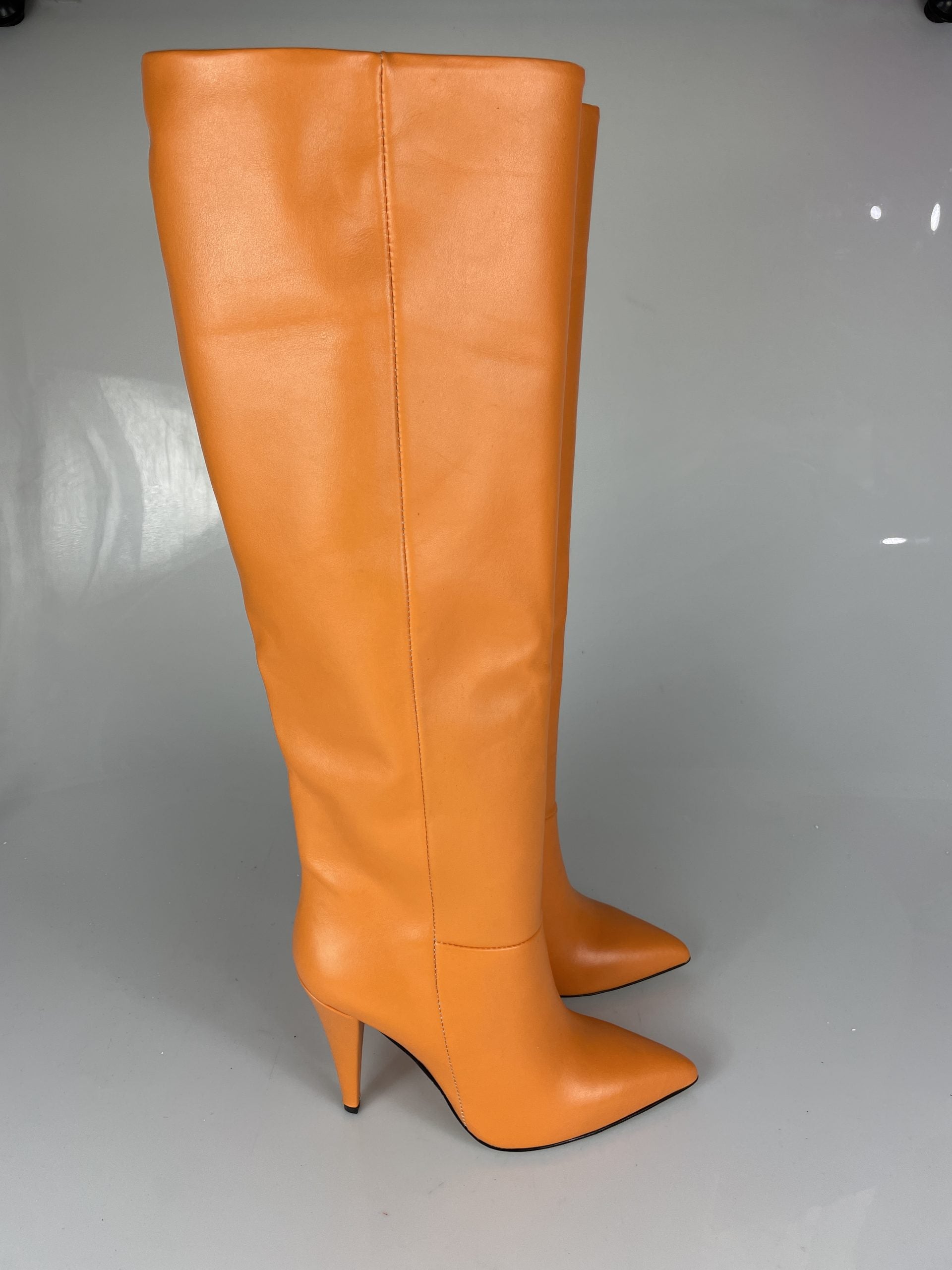 1578 orange leather