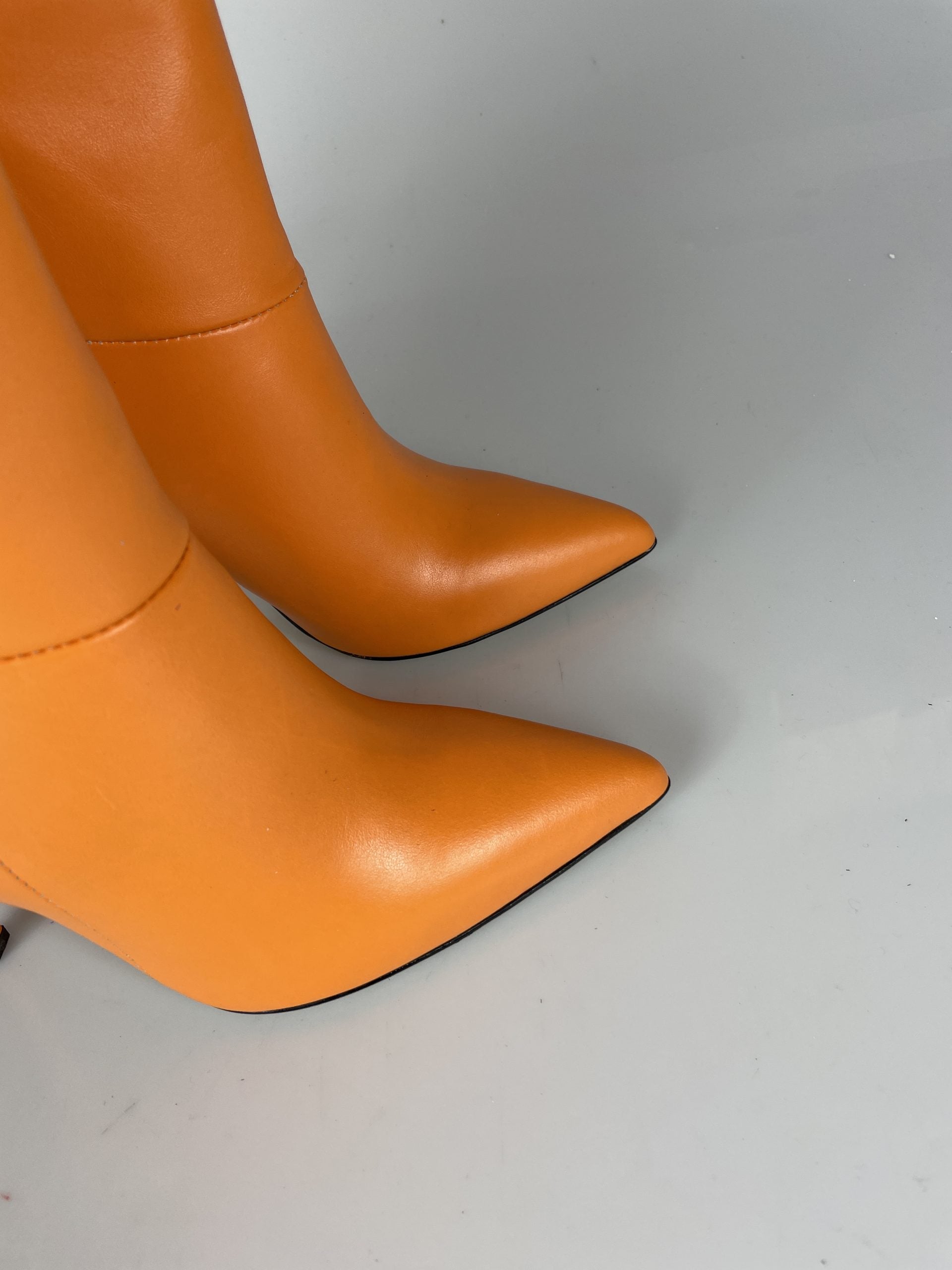 1578 orange leather