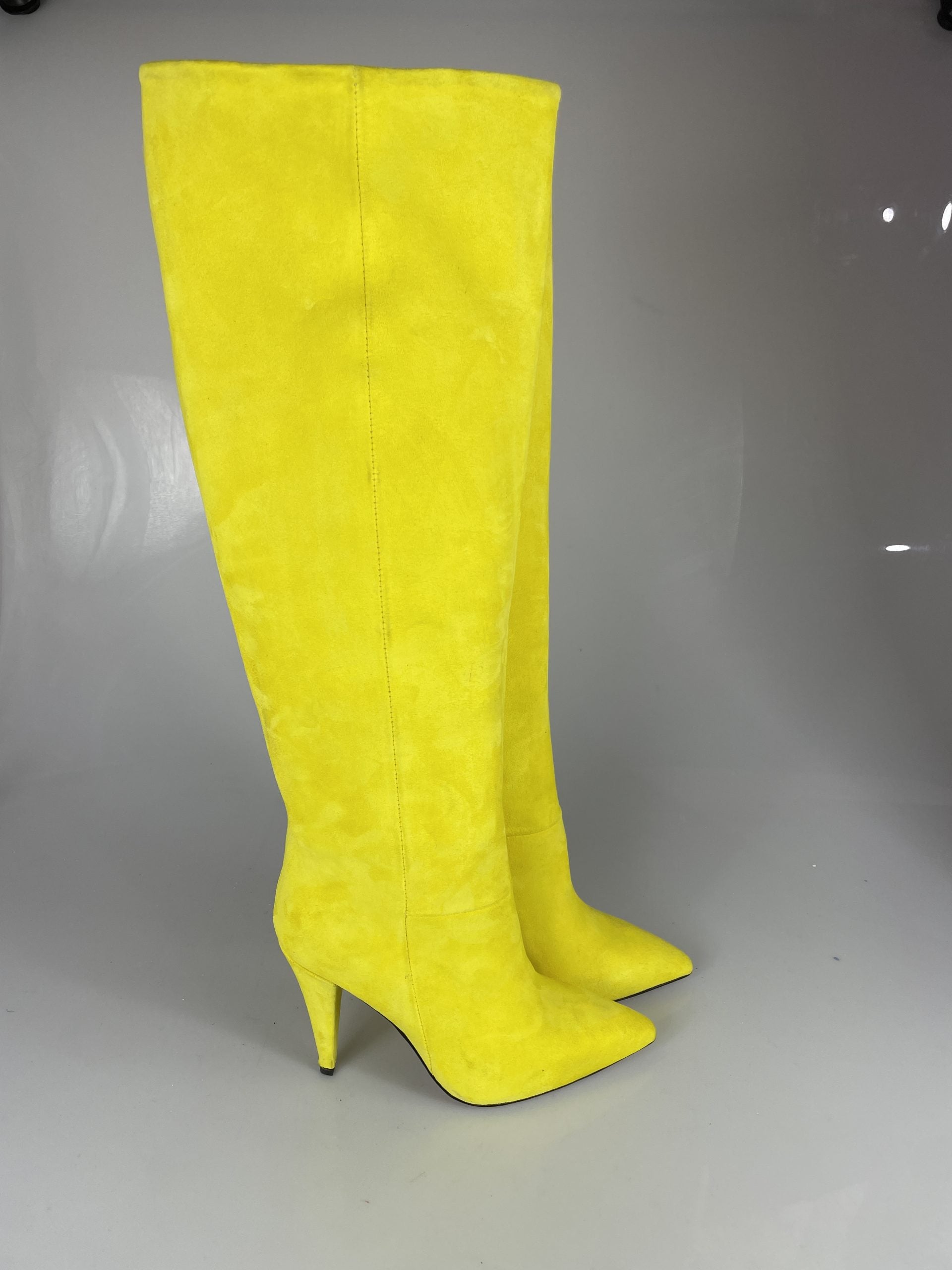 1578 yellow suede