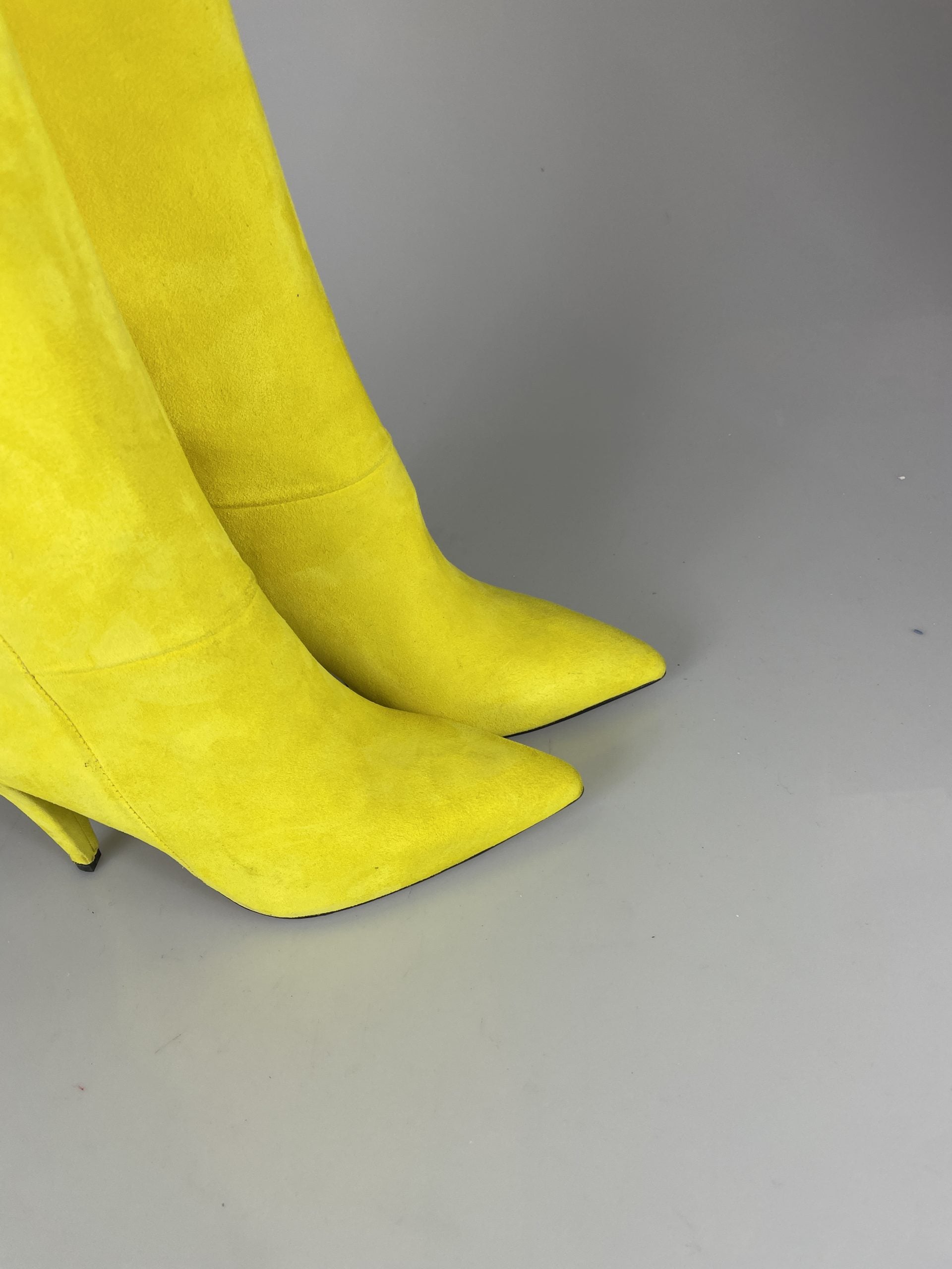 1578 yellow suede