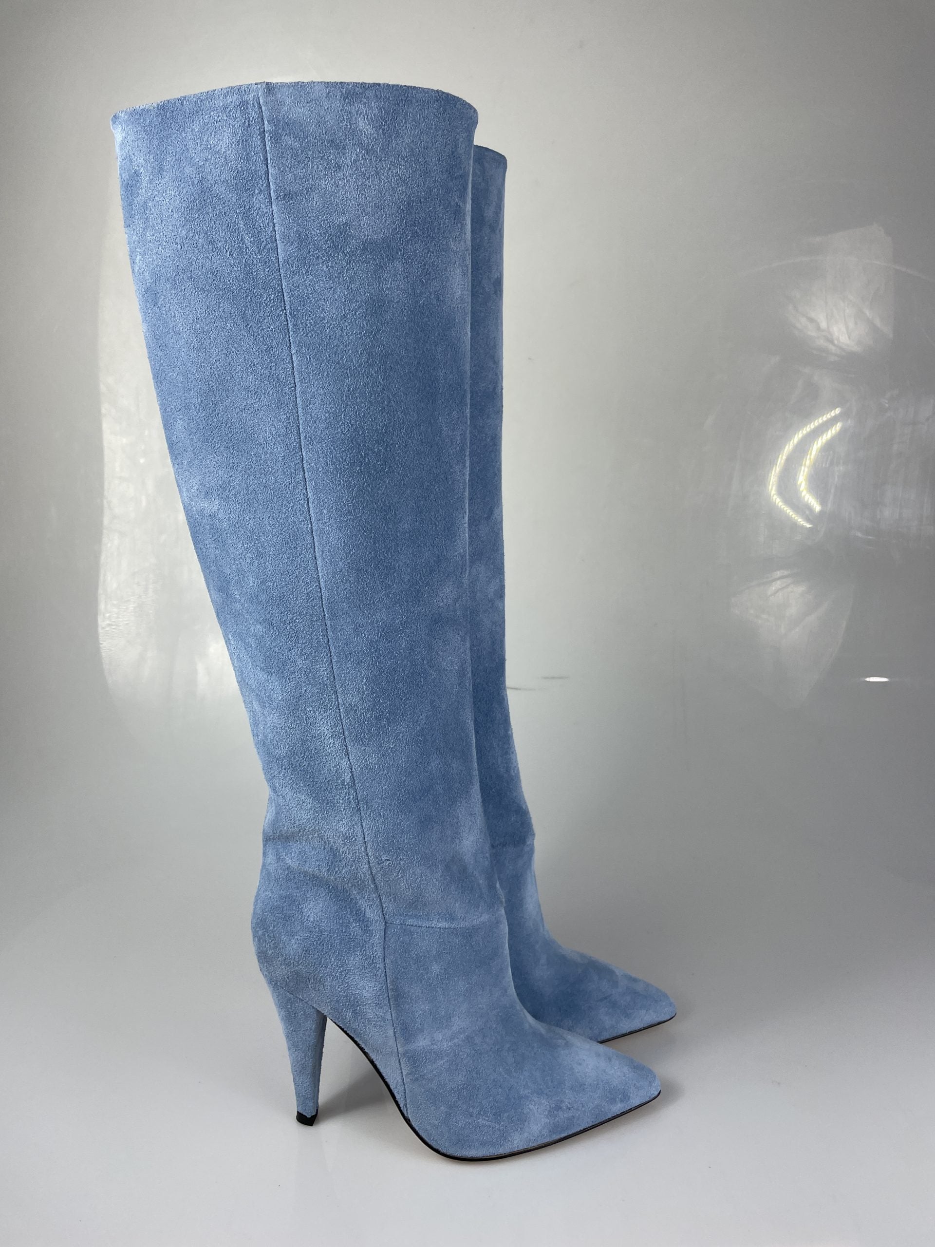 1578 turquoise suede